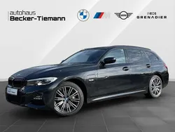 Saphirschwarz Gebraucht 2022 BMW 330e M Sport Kombi | 33.887 € (Fairer Preis)