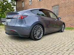 Grau Gebraucht 2022 Tesla Model Y Long Range SUV | 32.900 € (Guter Preis)