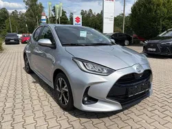 Shimmering silver metallic Neu 2025 Toyota Yaris Hybrid Kleinwagen | 22.890 € (Guter Preis)
