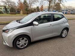 Silber Gebraucht 2016 Toyota Aygo Edition-S Kleinwagen | 4.900 € (Guter Preis)