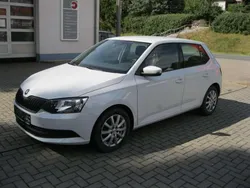 Moonweiss metallic Gebraucht 2016 Skoda Fabia Cool Edition Kleinwagen | 7.900 € (Fairer Preis)