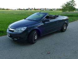 Grau Gebraucht 2007 Opel Astra Cabriolet Edition Cabrio | 2.500 € (Fairer Preis)