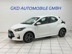 Weiß Gebraucht 2021 Toyota Yaris Hybrid Business Edition Kleinwagen | 16.990 € (Guter Preis)