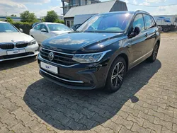 Deep black perleffekt Gebraucht 2021 VW Tiguan Active SUV | 22.999 € (Guter Preis)