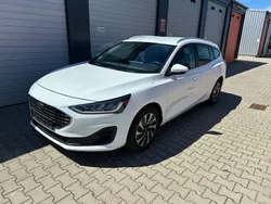 Weiß Gebraucht 2022 Ford Focus Titanium Limousine | 19.900 € (Fairer Preis)