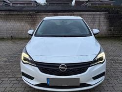 Weiß Gebraucht 2015 Opel Astra Eco Limousine | 6.990 € (Guter Preis)