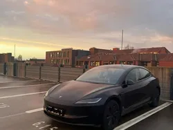 Schwarz Gebraucht 2024 Tesla Model 3 Long Range Limousine | 45.000 €