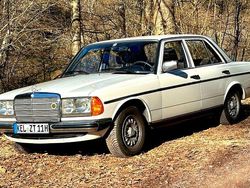 Weiß Gebraucht 1984 Mercedes 240 Limousine | 13.250 €