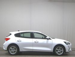 Weiss Gebraucht 2022 Ford Focus Cool & Connect Limousine | 12.980 € (Superpreis)