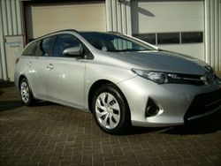 Silber metallic Gebraucht 2014 Toyota Auris Touring Sports Cool Kombi | 10.599 € (Etwas zu teuer)