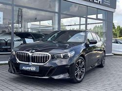 Saphirschwarz Gebraucht 2024 BMW 520 Performance Kombi | 50.900 € (Fairer Preis)