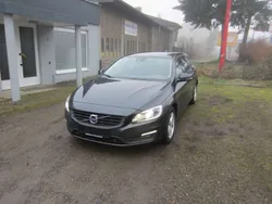 Savile grey / metallic Gebraucht 2016 Volvo V60 Business Edition Kombi | 10.990 € (Fairer Preis)