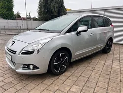 Silber Gebraucht 2011 Peugeot 5008 Premium Van / Kleinbus | 2.950 € (Superpreis)