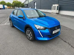 Blau Gebraucht 2021 Peugeot e-208 Active Kleinwagen | 16.300 € (Etwas zu teuer)