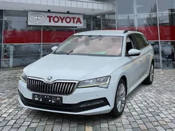 Moonweiss (metallic) Gebraucht 2022 Skoda Superb Ambition Kombi | 23.290 € (Guter Preis)