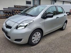 Silber Gebraucht 2010 Toyota Yaris Limousine | 3.900 € (Fairer Preis)