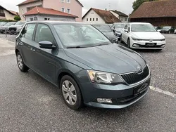 Grau Gebraucht 2016 Skoda Fabia Ambition Limousine | 9.990 € (Guter Preis)