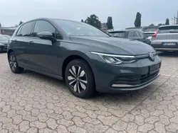Grau Gebraucht 2023 VW Golf VIII Move Limousine | 20.900 € (Guter Preis)