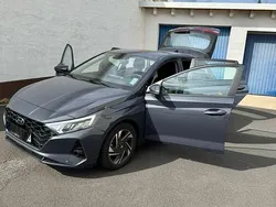 Grau Gebraucht 2023 Hyundai i20 Trend Kleinwagen | 16.200 €