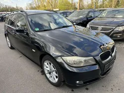 Black sapphire metallic Gebraucht 2010 BMW 318 Kombi | 3.990 € (Guter Preis)
