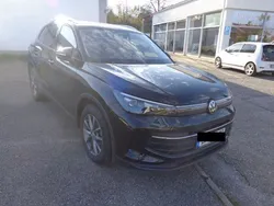 Deep black perleffekt Gebraucht 2024 VW Tiguan Life SUV | 39.499 € (Etwas zu teuer)