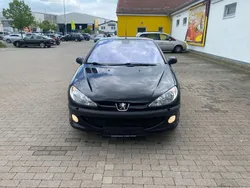 Schwarz Gebraucht 2004 Peugeot 206 CC Cabrio | 2.499 € (Fairer Preis)