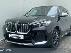 Saphirschwarz metallic Gebraucht 2023 BMW iX1 xLine SUV | 41.349 € (Fairer Preis)