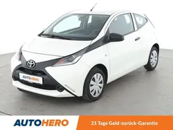 Weiß Gebraucht 2017 Toyota Aygo X-play Kleinwagen | 8.790 € (Fairer Preis)