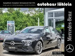 Metalliclack kosmosschwarz Gebraucht 2023 Mercedes A180 Premium Limousine | 28.650 € (Guter Preis)