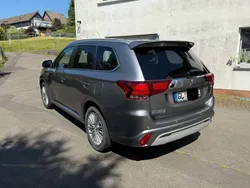 Grau Gebraucht 2020 Mitsubishi Outlander P-HEV Plus SUV | 21.900 € (Fairer Preis)