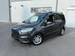 Grau Gebraucht 2018 Ford Tourneo Courier Titanium Van / Kleinbus | 8.999 € (Fairer Preis)