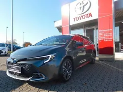 Grau Gebraucht 2024 Toyota Corolla Lounge Limousine | 31.990 € (Superpreis)