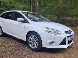 Weiß Gebraucht 2013 Ford Focus Titanium Limousine | 2.700 € (Guter Preis)