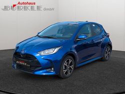 Blau Neu 2025 Toyota Yaris Hybrid Comfort Limousine | 26.777 € (Fairer Preis)