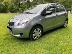 Grau Gebraucht 2007 Toyota Yaris Cool Limousine | 3.700 € (Etwas zu teuer)