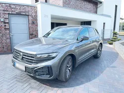 Grau Gebraucht 2024 VW Touareg R-line SUV | 59.800 € (Guter Preis)