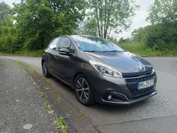 Grau Gebraucht 2017 Peugeot 208 Style Kleinwagen | 7.000 € (Guter Preis)