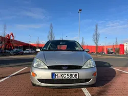 Silber Gebraucht 2000 Ford Focus Trend Limousine | 1.095 € (Fairer Preis)