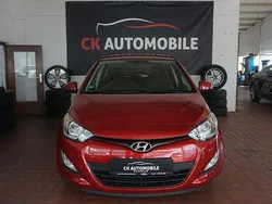 Weiß Gebraucht 2014 Hyundai i20 Classic Limousine | 6.490 € (Fairer Preis)