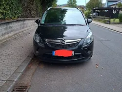 Schwarz Gebraucht 2016 Opel Zafira Tourer drive Van / Kleinbus | 10.999 € (Etwas zu teuer)