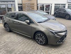 Manganbronze met. Gebraucht 2024 Toyota Corolla Team Kombi | 33.900 € (Teuer)