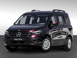 Rot Gebraucht 2024 Mercedes T180 Advantage Van / Kleinbus | 33.690 € (Teuer)