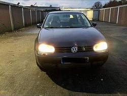 Blau Gebraucht 1999 VW Golf Limousine | 750 € (Superpreis)