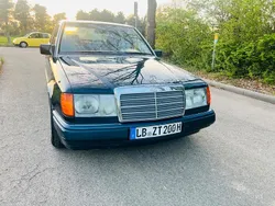 Blau Gebraucht 1992 Mercedes E200 Limousine | 3.200 €