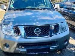 Grau Gebraucht 2012 Nissan Pathfinder SUV | 10.500 €
