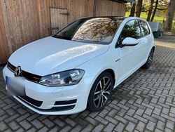 Weiß Gebraucht 2015 VW Golf VII Kleinwagen | 9.500 € (Guter Preis)
