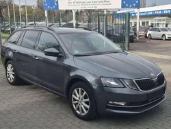 Quarzgrau metallic Gebraucht 2020 Skoda Octavia Style Kombi | 12.790 € (Fairer Preis)