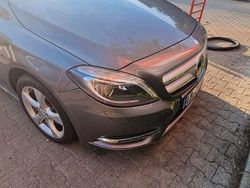 Braun Gebraucht 2013 Mercedes B200 Van / Kleinbus | 12.500 € (Fairer Preis)