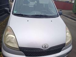 Silber Gebraucht 2002 Toyota Yaris Sol Kombi | 2.399 € (Fairer Preis)