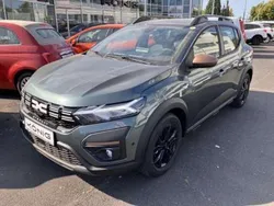 Grün Gebraucht 2024 Dacia Sandero Extreme Kleinwagen | 18.389 € (Guter Preis)